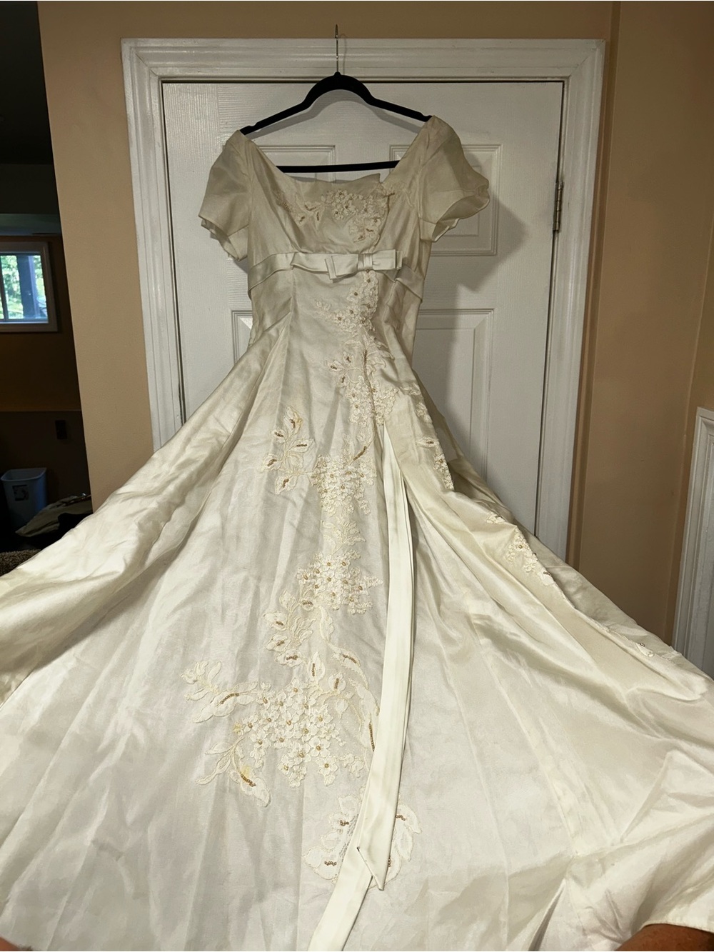 Vintage Ivory pure silk and Lace-Embellished Women’s Wedding Dress.